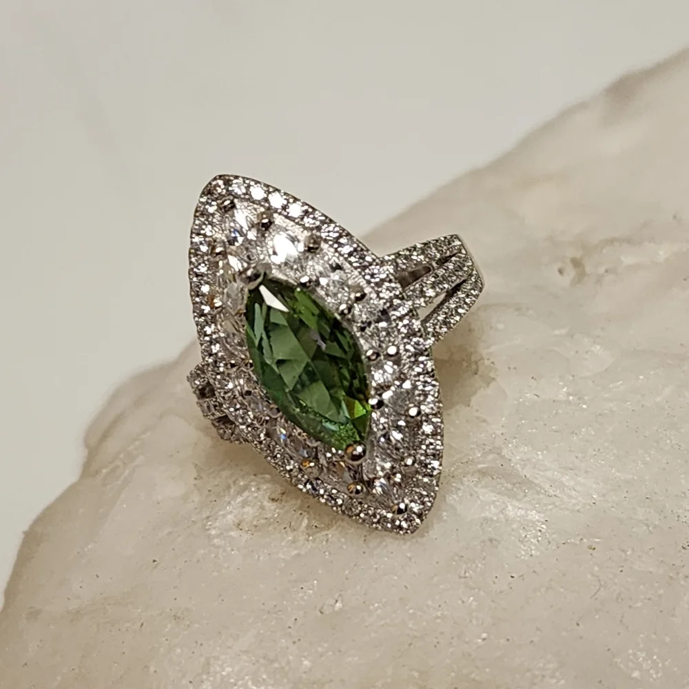 Solid Sterling 925 Silver Elegant Ring Alexandrite Stone White Topaz Crystals